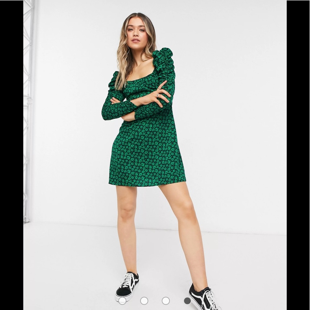 Puff sleeve dress